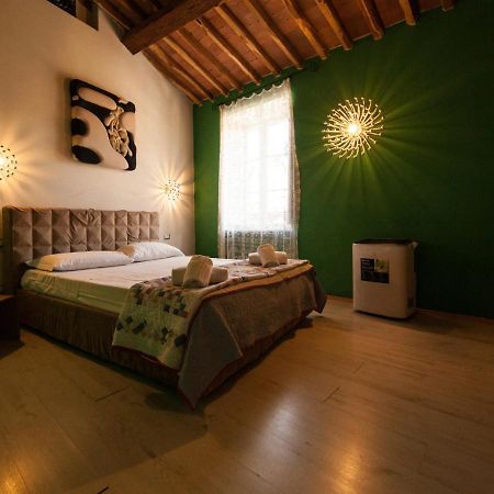 Pollock Attic In Historic City Center Apartment Lucca Luaran gambar