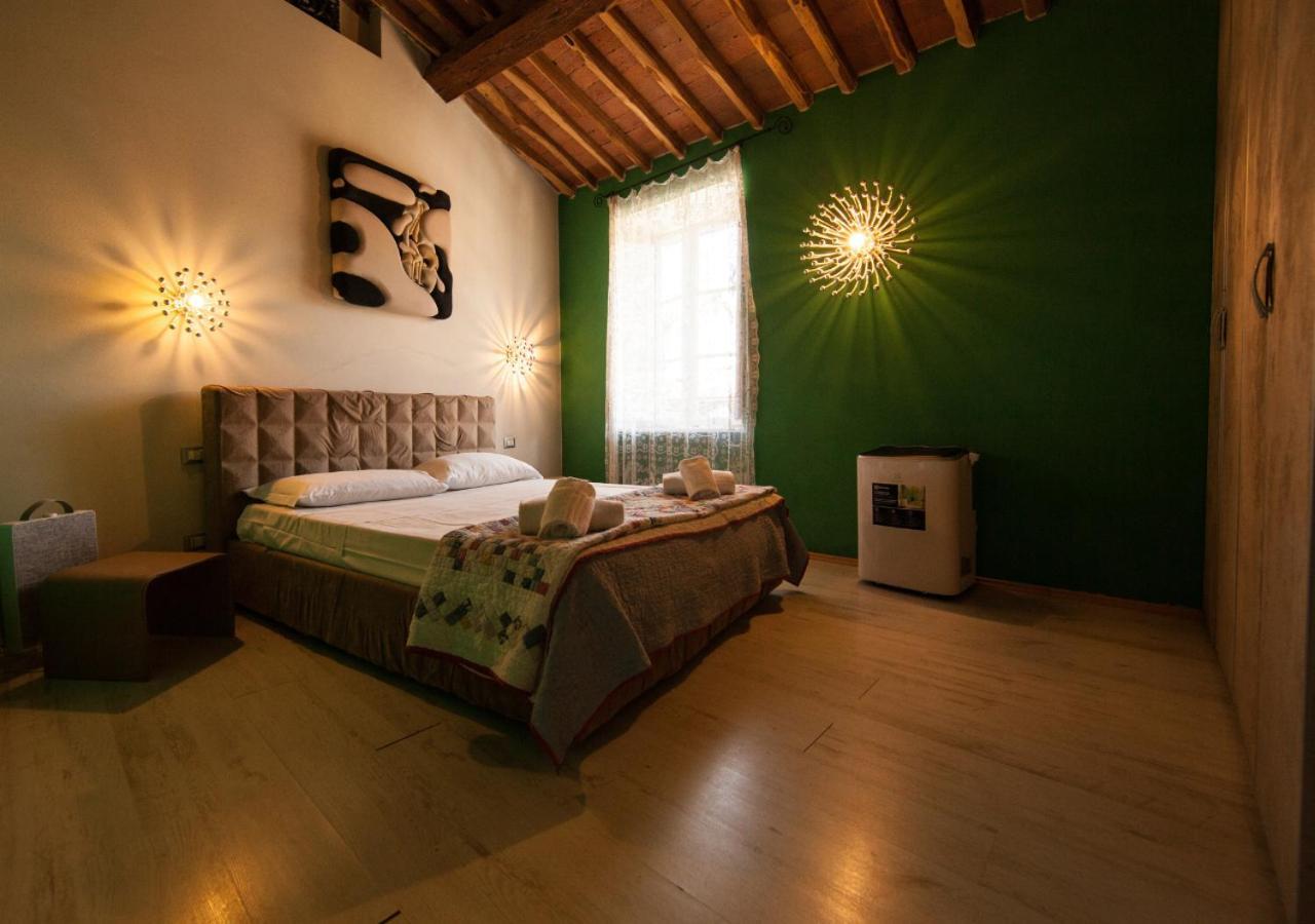 Pollock Attic In Historic City Center Apartment Lucca Luaran gambar