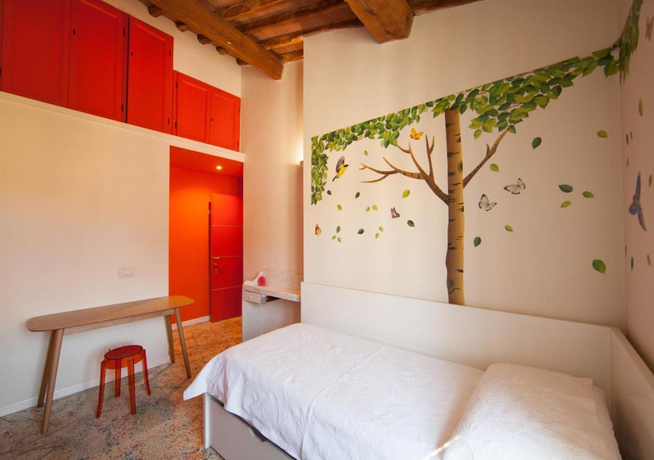 Pollock Attic In Historic City Center Apartment Lucca Luaran gambar