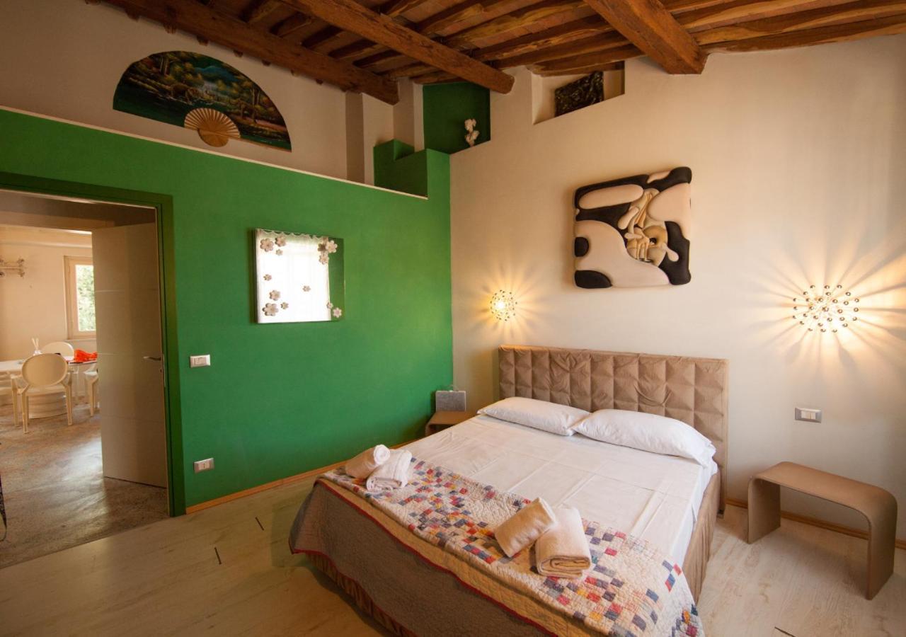 Pollock Attic In Historic City Center Apartment Lucca Luaran gambar